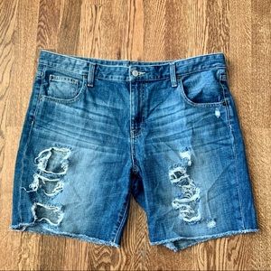 MOSSIMO SUPPLY CO Jean shorts w/fabricated holes.